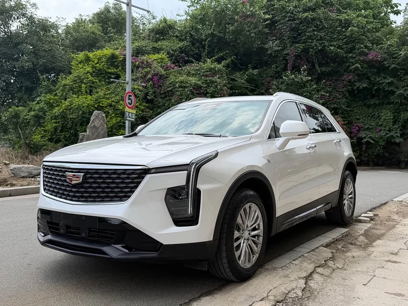 Cadillac XT4 — фото 1