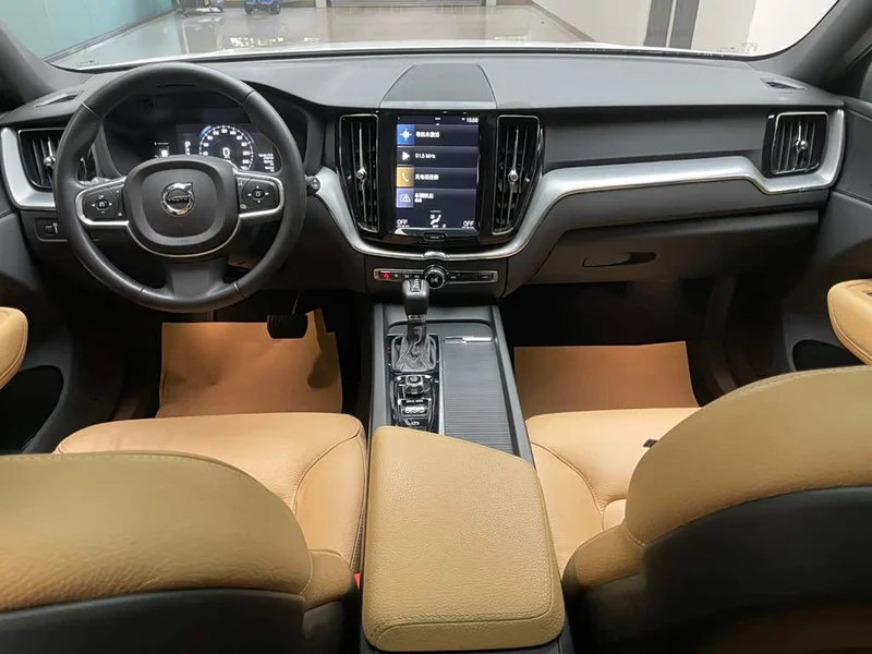 Volvo XC60 — фото 13