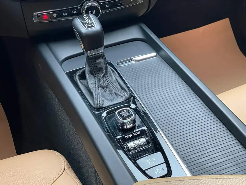 Volvo XC60 — фото 14
