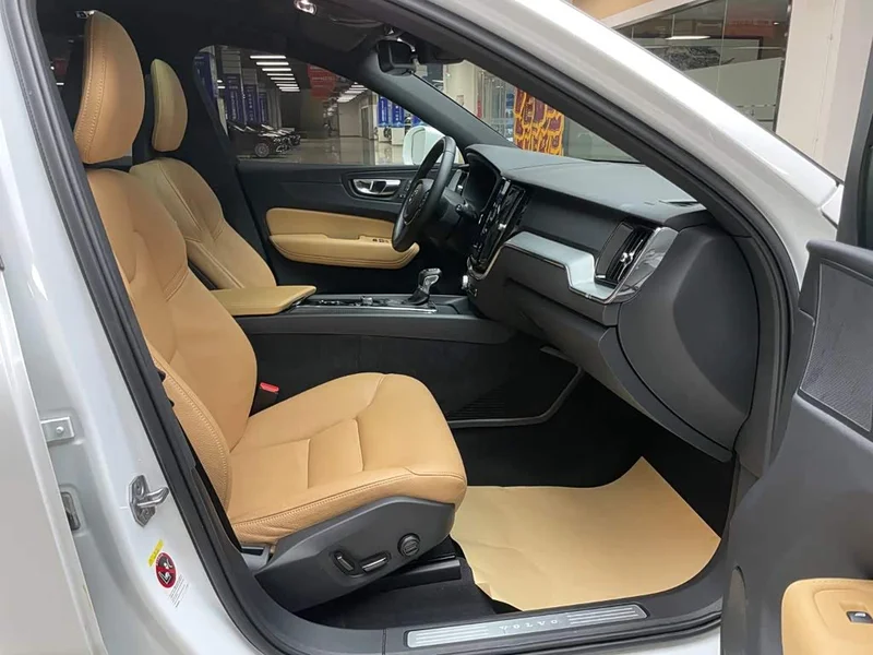 Volvo XC60 — фото 17
