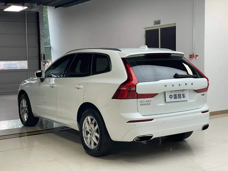 Volvo XC60 — фото 24