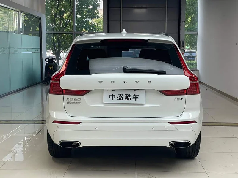 Volvo XC60 — фото 25