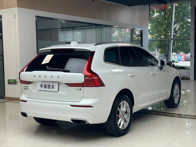 Volvo XC60 — фото 26