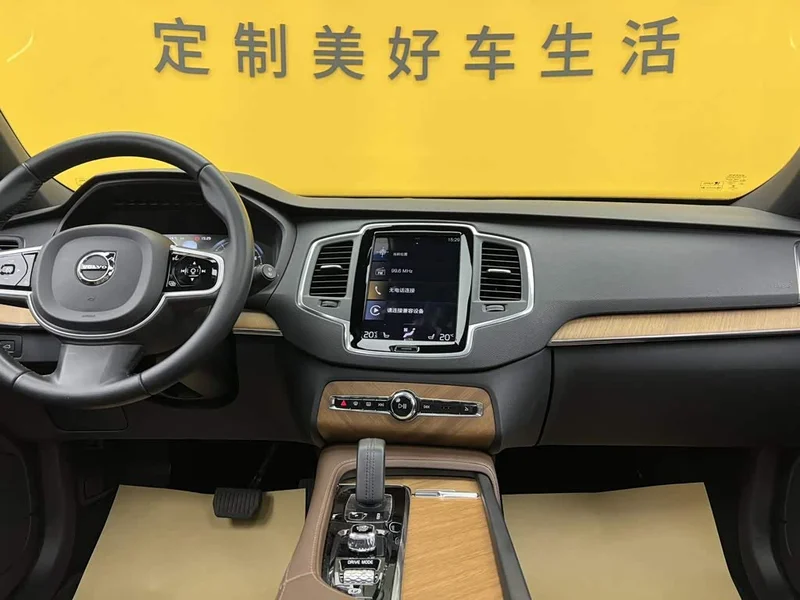 Volvo XC90 — фото 13