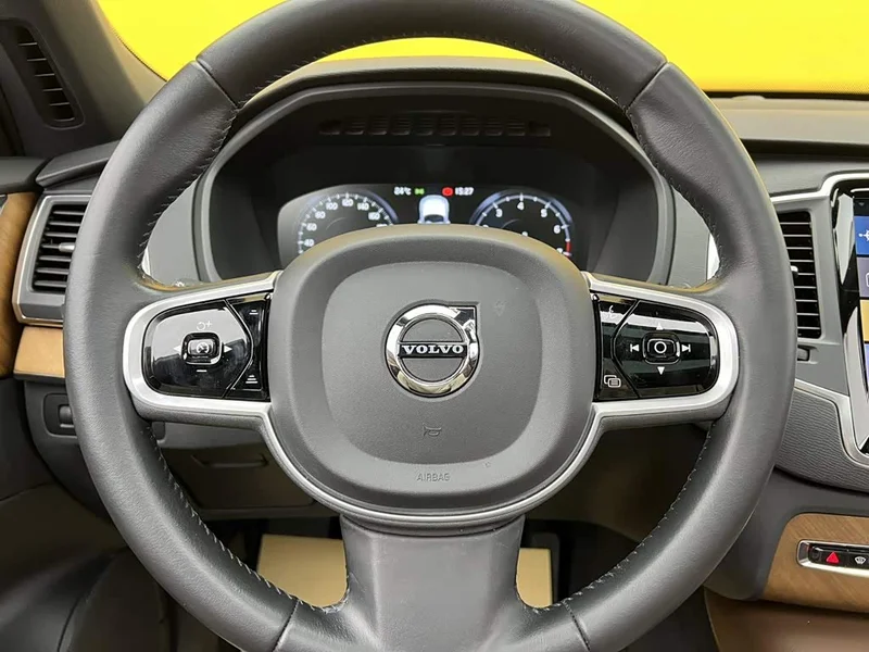 Volvo XC90 — фото 14