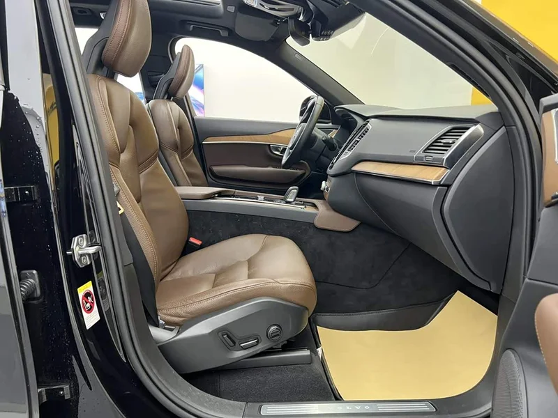 Volvo XC90 — фото 18