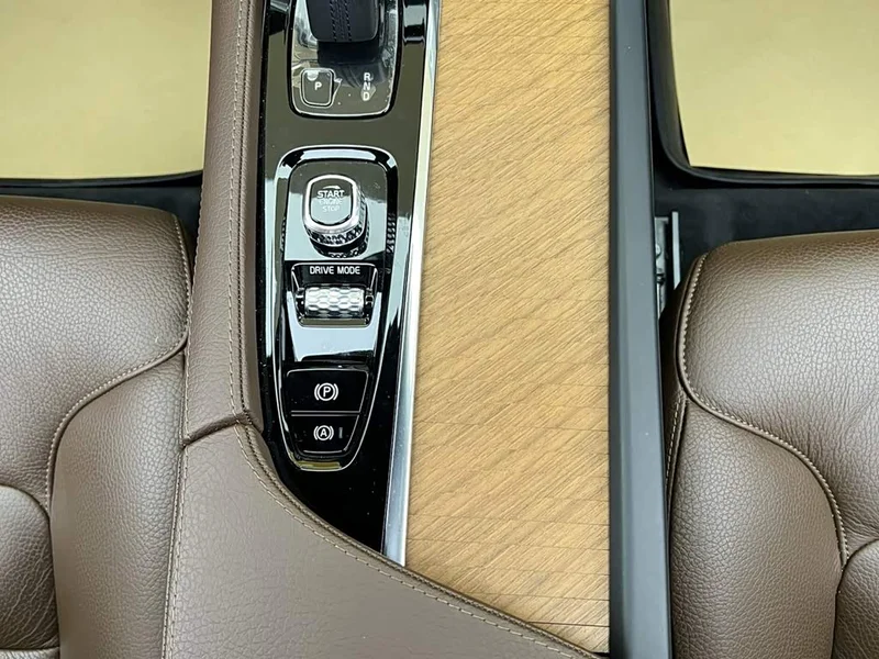 Volvo XC90 — фото 20
