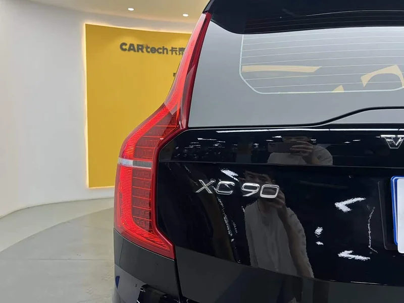 Volvo XC90 — фото 8