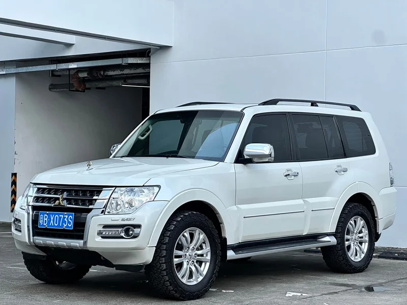 Mitsubishi Pajero (Imported) — фото 1