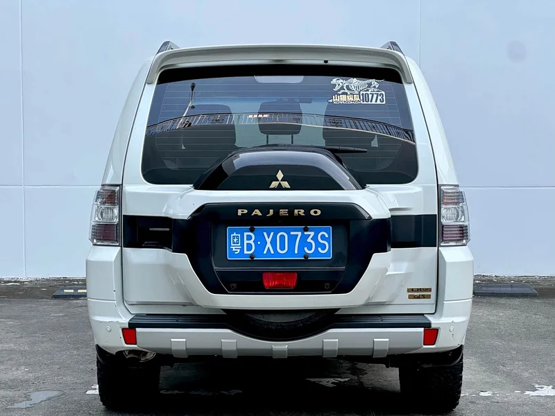 Mitsubishi Pajero (Imported) — фото 13