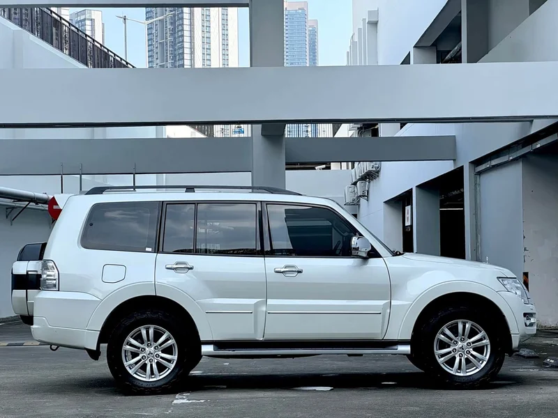 Mitsubishi Pajero (Imported) — фото 14