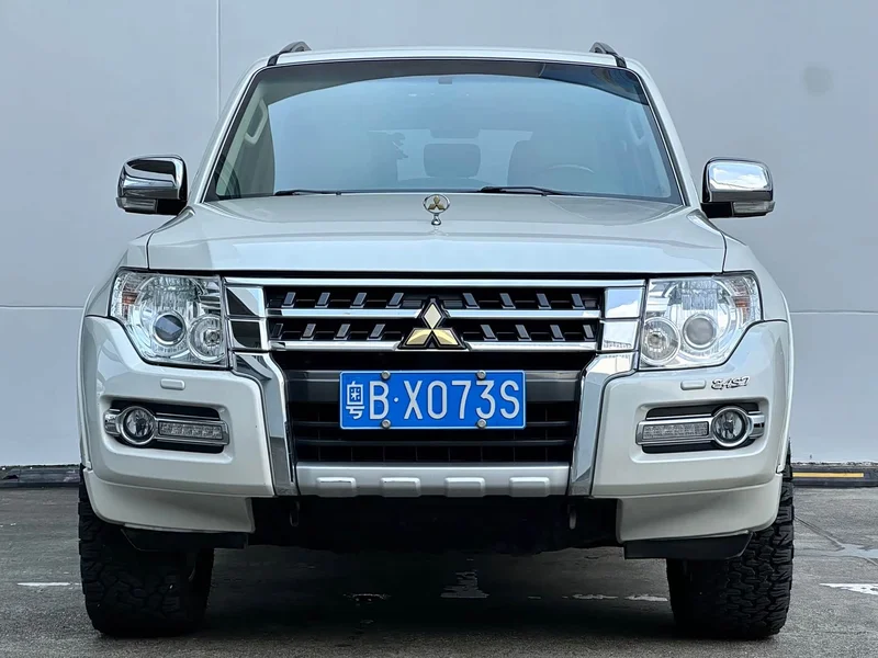 Mitsubishi Pajero (Imported) — фото 18