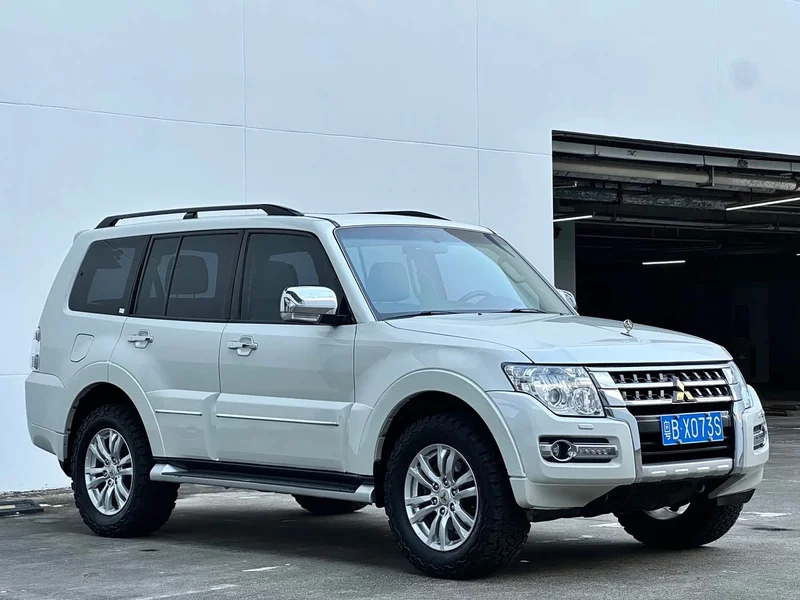 Mitsubishi Pajero (Imported) — фото 2