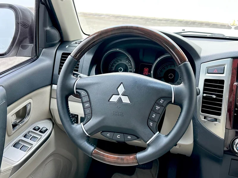Mitsubishi Pajero (Imported) — фото 6
