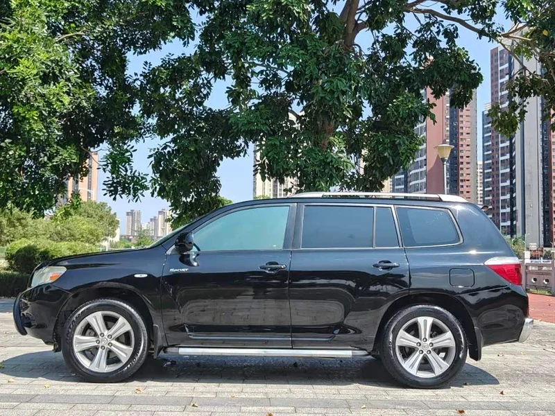 Toyota Highlander — фото 10