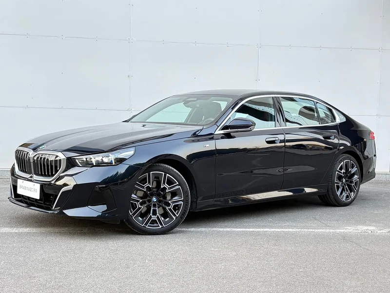 BMW 5-Series — фото 10