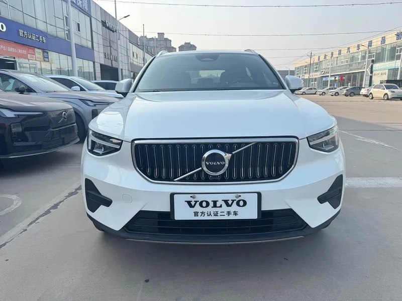 Volvo XC40 — фото 2