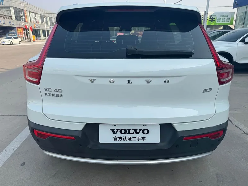 Volvo XC40 — фото 10