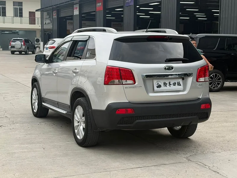 Kia Sorento — фото 11