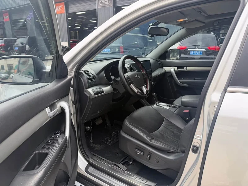 Kia Sorento — фото 4