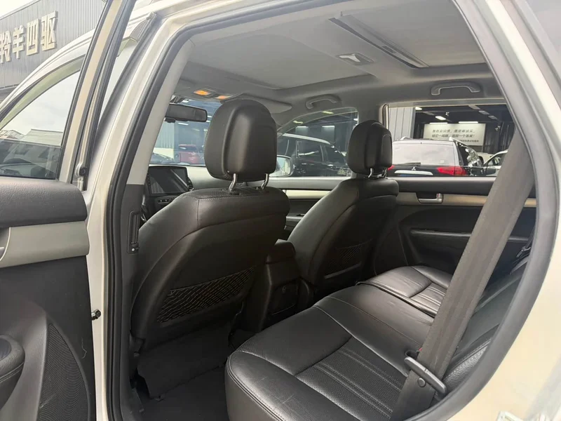 Kia Sorento — фото 5