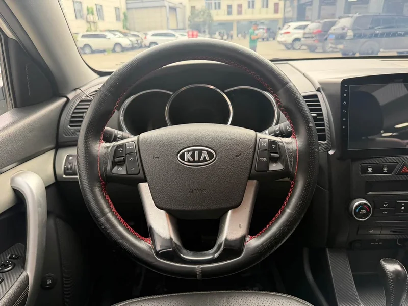 Kia Sorento — фото 6