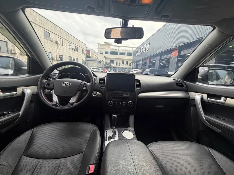 Kia Sorento — фото 9