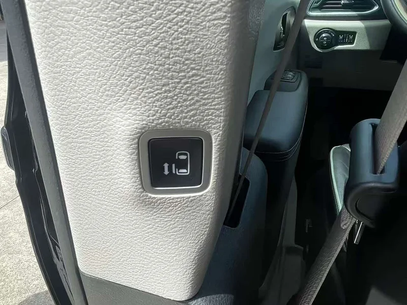 Jeep Grand Voyager PHEV (Imported) — фото 17