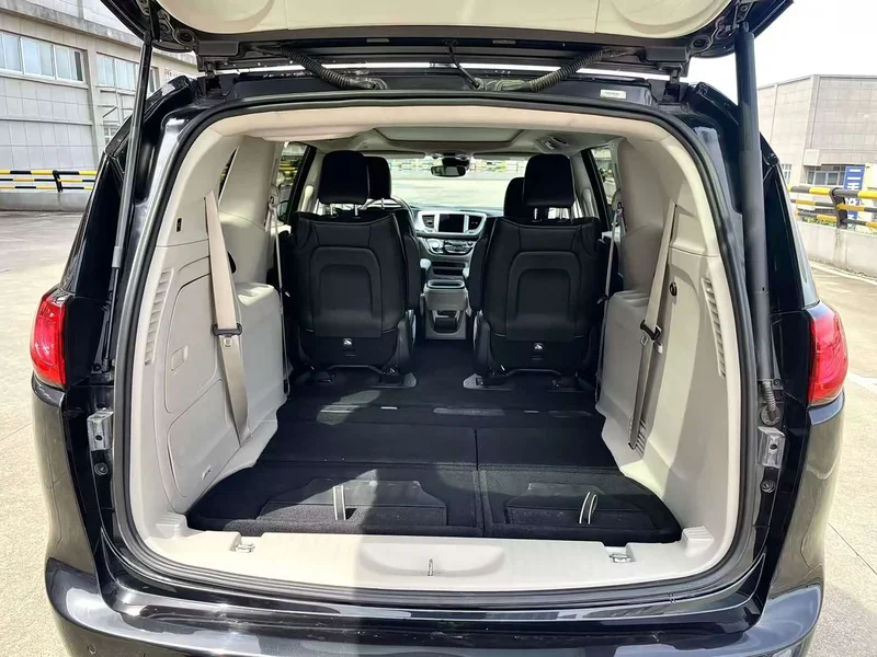 Jeep Grand Voyager PHEV (Imported) — фото 18