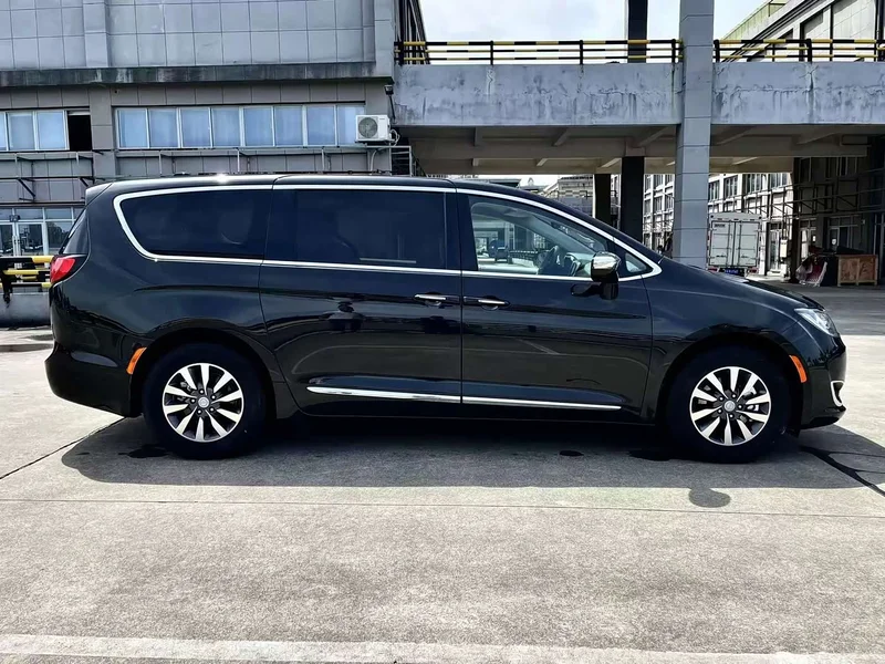 Jeep Grand Voyager PHEV (Imported) — фото 4