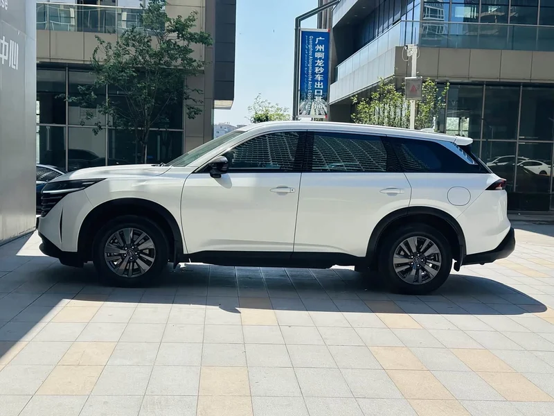 Nissan Pathfinder — фото 4