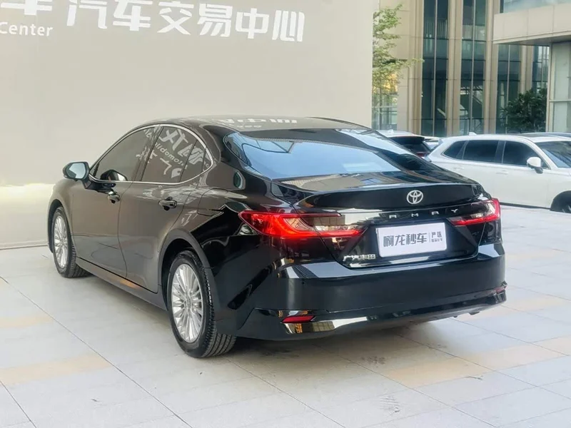 Toyota Camry — фото 16