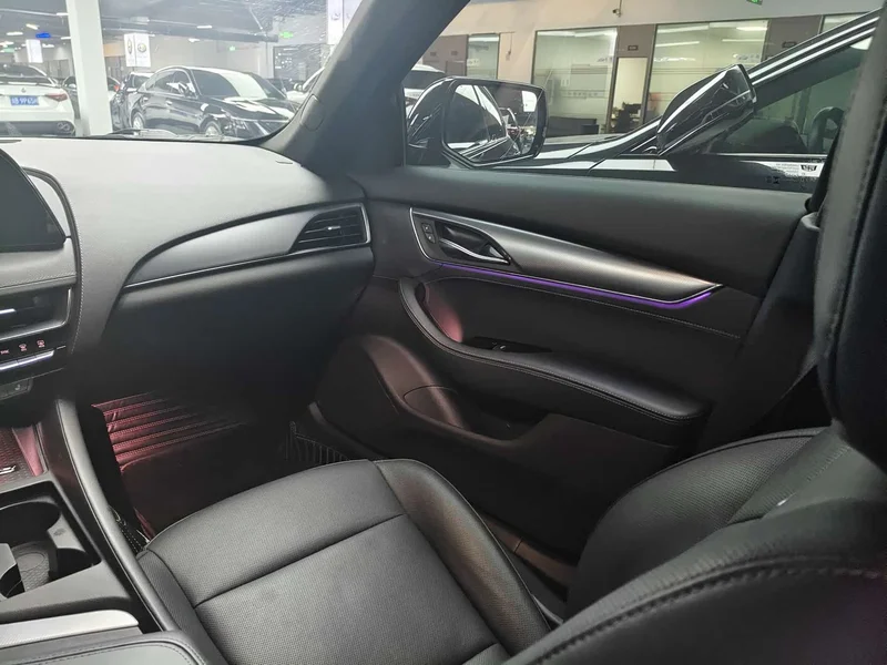 Cadillac CT5 — фото 15