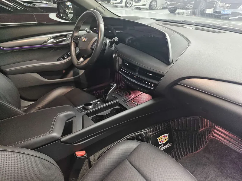 Cadillac CT5 — фото 19