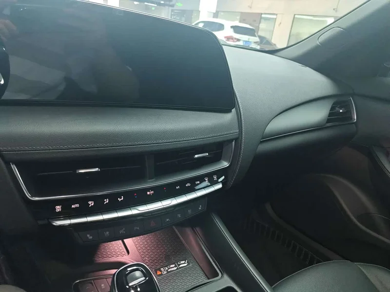 Cadillac CT5 — фото 7