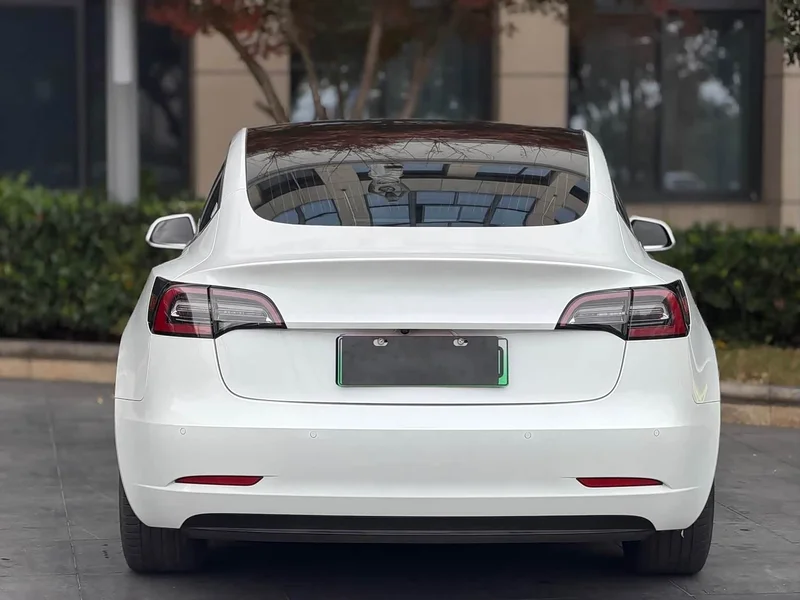 Tesla Model 3 — фото 8