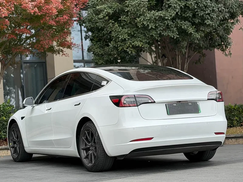 Tesla Model 3 — фото 9
