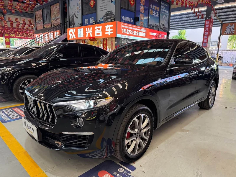 Maserati Levante — фото 1