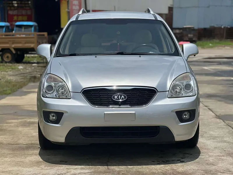 Kia Carens — фото 2