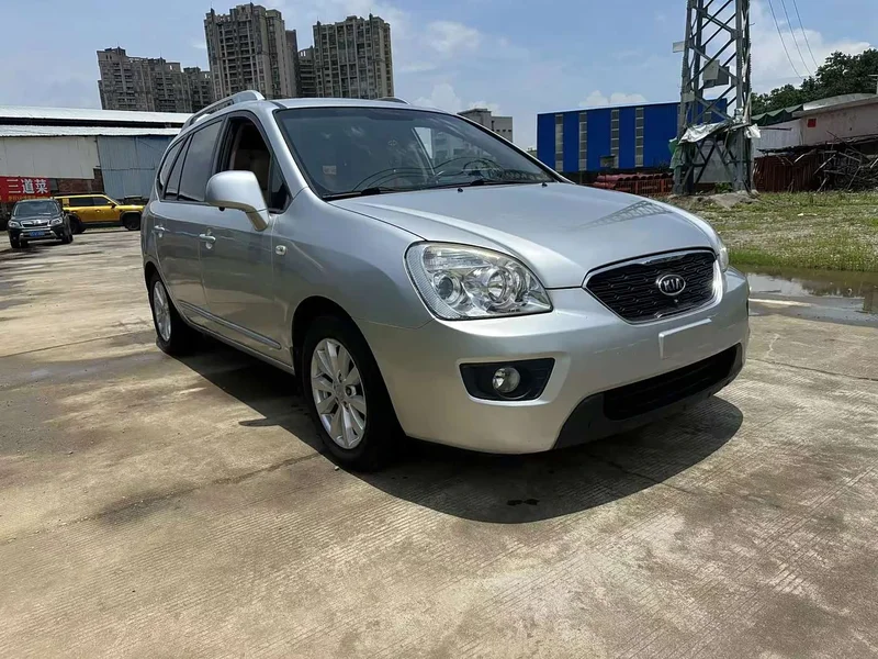 Kia Carens — фото 3