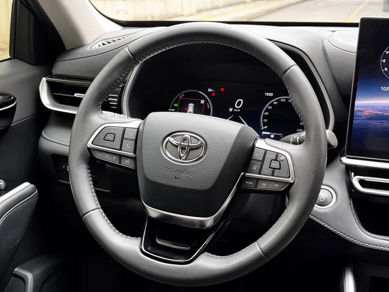 Toyota Highlander — фото 18