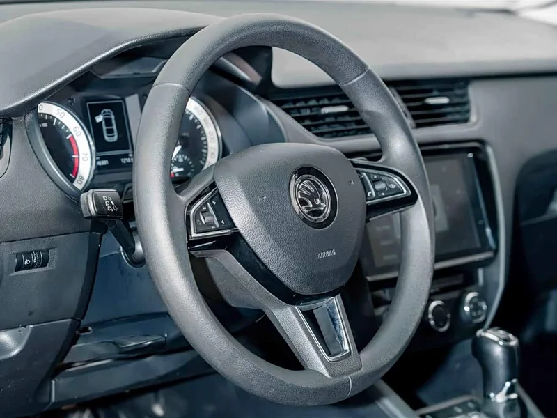 Volkswagen Octavia — фото 9