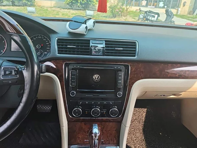 Volkswagen Passat — фото 13