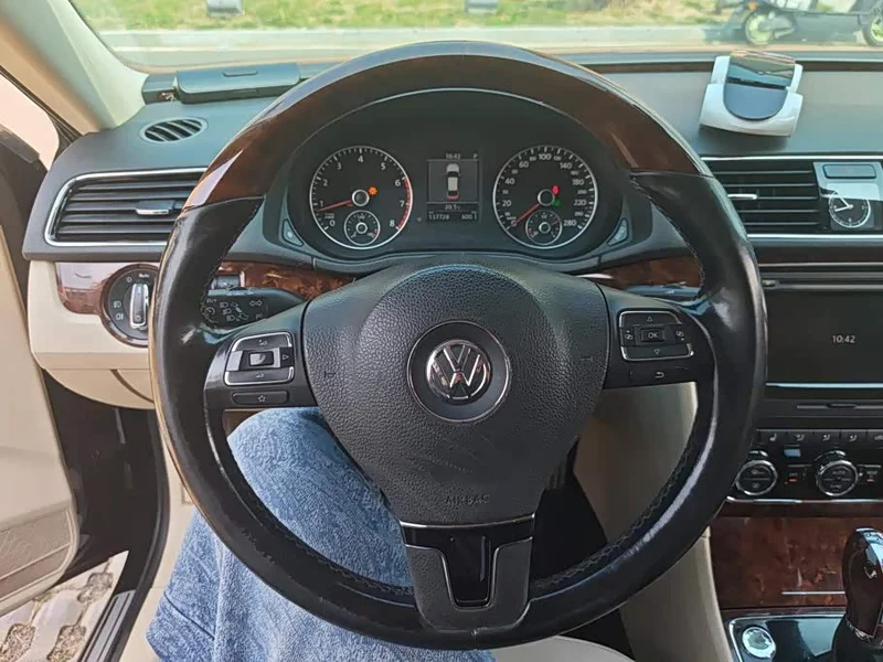 Volkswagen Passat — фото 15