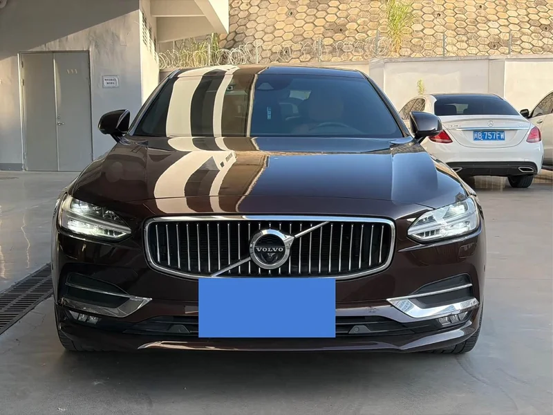 Volvo S90 — фото 1