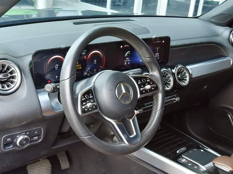 Mercedes-Benz GLB — фото 16