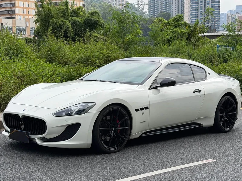 Maserati GranTurismo — фото 1