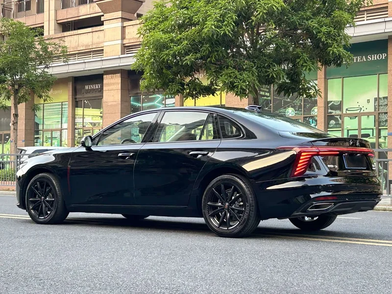 Hongqi H5 — фото 6