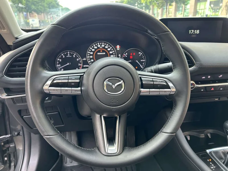 Mazda 3 Axela — фото 16