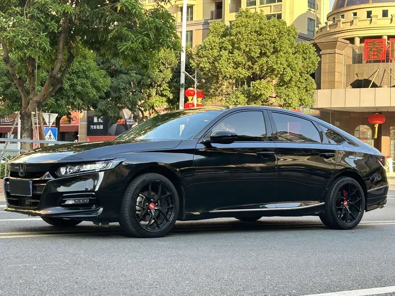 Honda Accord — фото 1